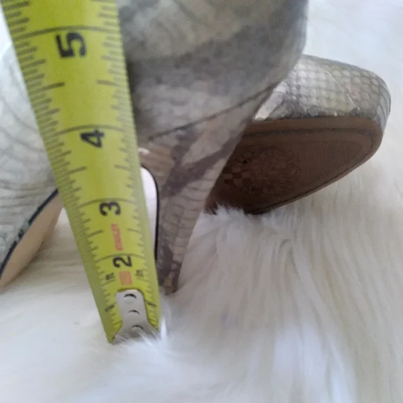 Vince Camuto  Platform Korsi Leather Snake Skin Silver Heels Size 5.5 - Picture 13 of 13